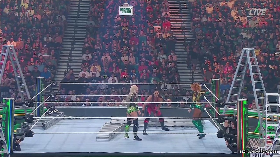 WWE_Money_In_The_Bank_2022_720p_WEB_h264-HEEL_mp4_000821587.jpg