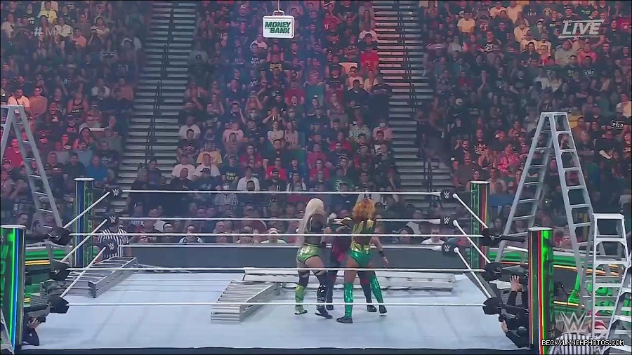 WWE_Money_In_The_Bank_2022_720p_WEB_h264-HEEL_mp4_000825187.jpg