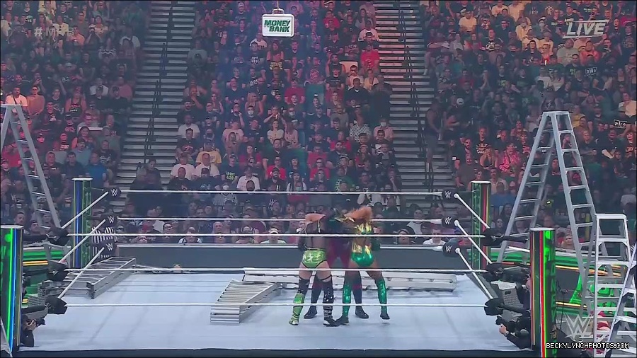 WWE_Money_In_The_Bank_2022_720p_WEB_h264-HEEL_mp4_000827987.jpg