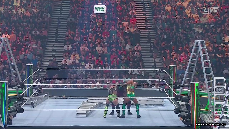 WWE_Money_In_The_Bank_2022_720p_WEB_h264-HEEL_mp4_000828387.jpg