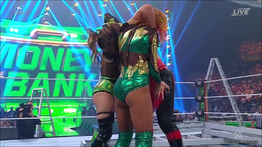 WWE_Money_In_The_Bank_2022_720p_WEB_h264-HEEL_mp4_000831187.jpg