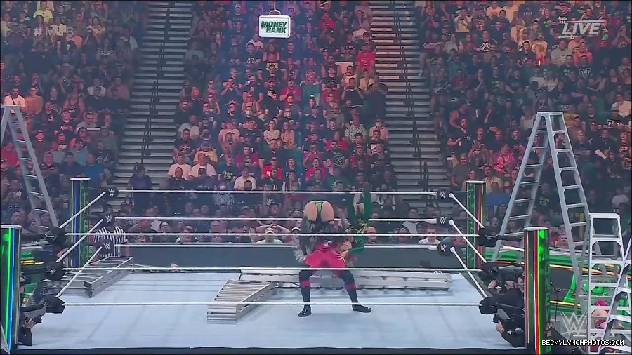 WWE_Money_In_The_Bank_2022_720p_WEB_h264-HEEL_mp4_000832387.jpg
