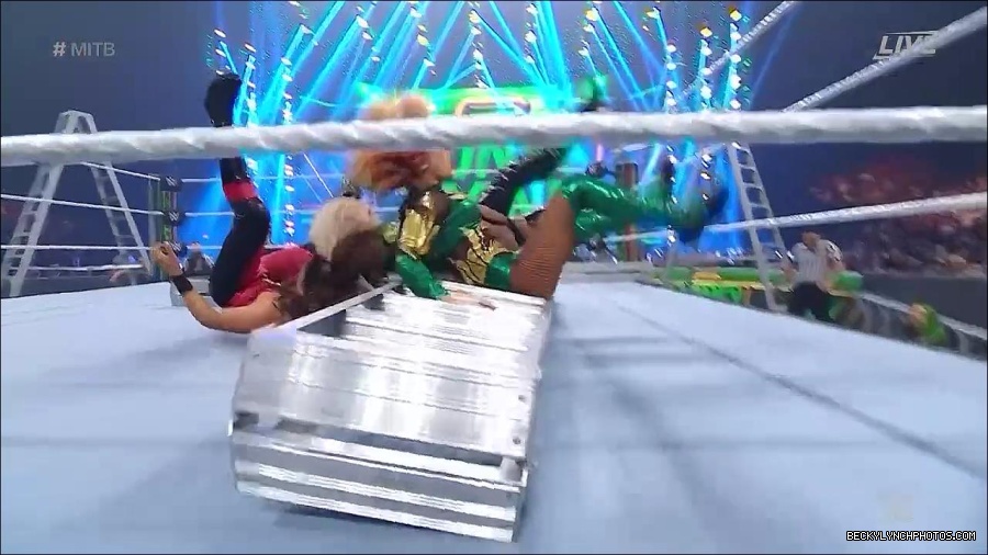 WWE_Money_In_The_Bank_2022_720p_WEB_h264-HEEL_mp4_000833187.jpg