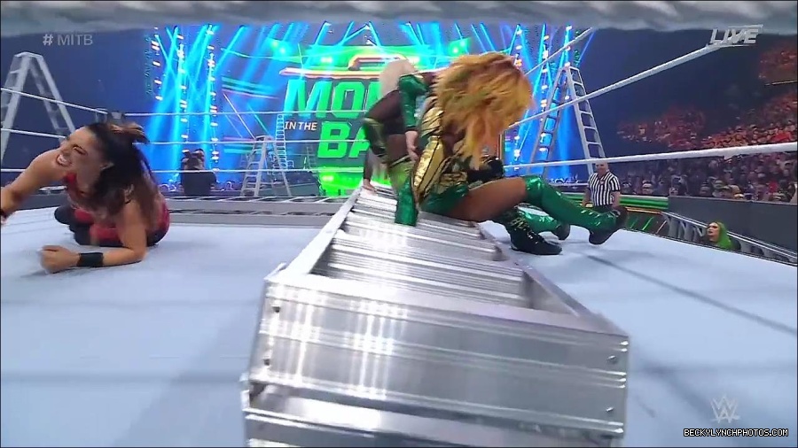 WWE_Money_In_The_Bank_2022_720p_WEB_h264-HEEL_mp4_000834387.jpg