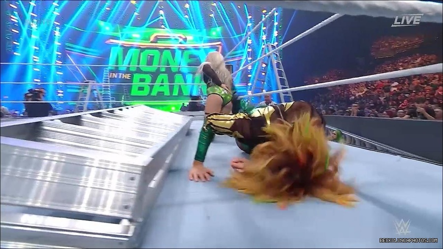 WWE_Money_In_The_Bank_2022_720p_WEB_h264-HEEL_mp4_000835987.jpg