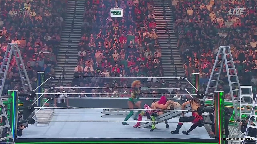 WWE_Money_In_The_Bank_2022_720p_WEB_h264-HEEL_mp4_000929587.jpg