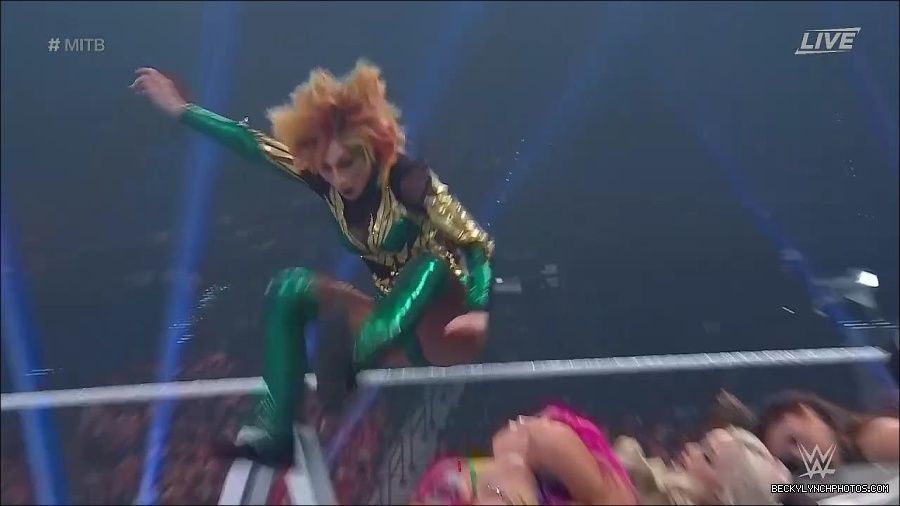 WWE_Money_In_The_Bank_2022_720p_WEB_h264-HEEL_mp4_000934387.jpg