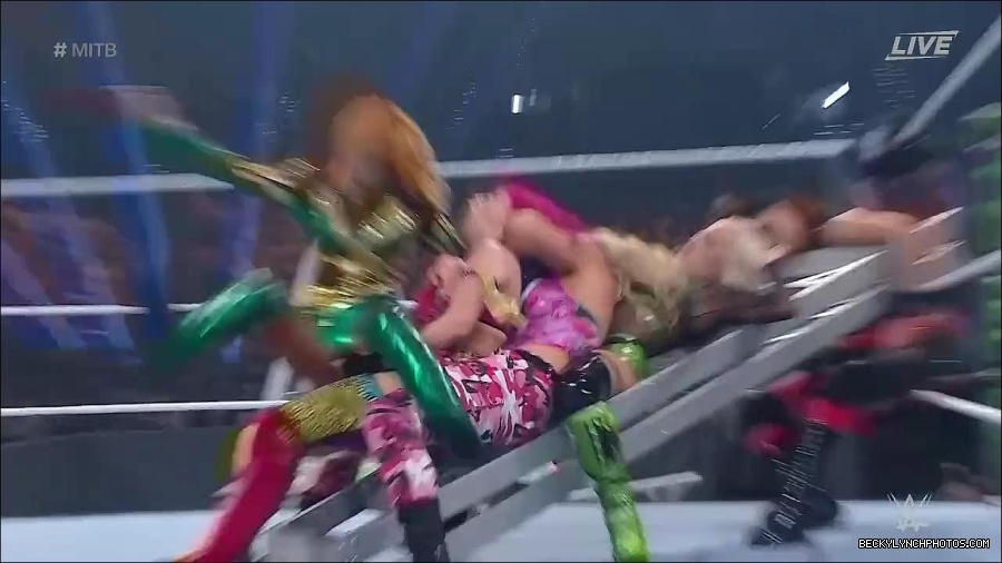 WWE_Money_In_The_Bank_2022_720p_WEB_h264-HEEL_mp4_000934787.jpg