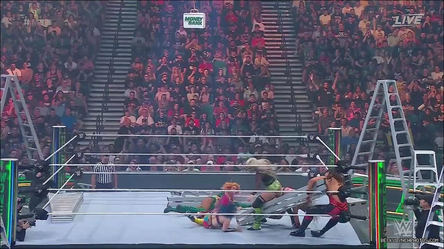 WWE_Money_In_The_Bank_2022_720p_WEB_h264-HEEL_mp4_000935987.jpg