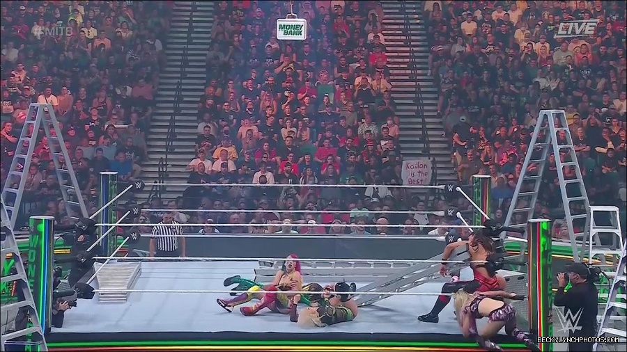 WWE_Money_In_The_Bank_2022_720p_WEB_h264-HEEL_mp4_000939187.jpg