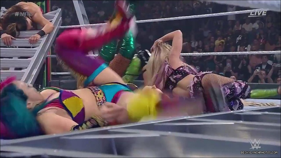 WWE_Money_In_The_Bank_2022_720p_WEB_h264-HEEL_mp4_000951987.jpg