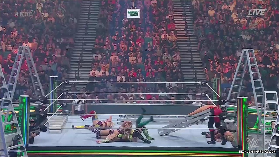 WWE_Money_In_The_Bank_2022_720p_WEB_h264-HEEL_mp4_000952387.jpg