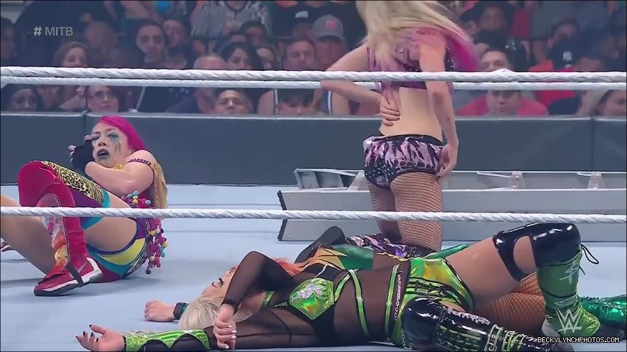 WWE_Money_In_The_Bank_2022_720p_WEB_h264-HEEL_mp4_000967587.jpg