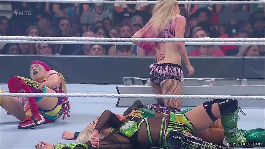 WWE_Money_In_The_Bank_2022_720p_WEB_h264-HEEL_mp4_000967987.jpg