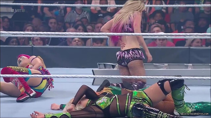 WWE_Money_In_The_Bank_2022_720p_WEB_h264-HEEL_mp4_000968387.jpg