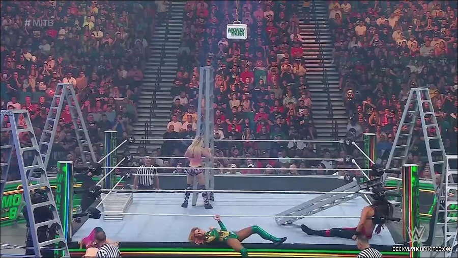 WWE_Money_In_The_Bank_2022_720p_WEB_h264-HEEL_mp4_000975987.jpg