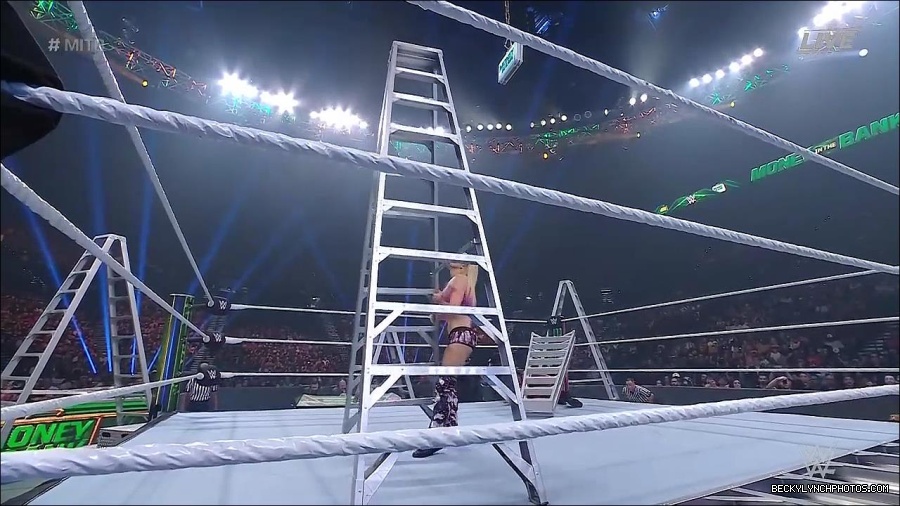 WWE_Money_In_The_Bank_2022_720p_WEB_h264-HEEL_mp4_000980387.jpg