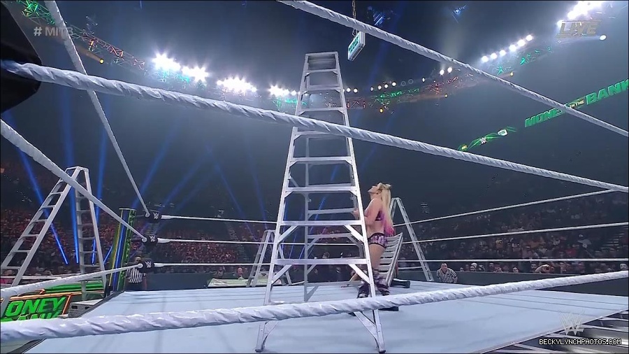 WWE_Money_In_The_Bank_2022_720p_WEB_h264-HEEL_mp4_000981187.jpg