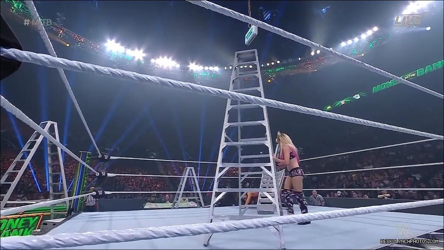 WWE_Money_In_The_Bank_2022_720p_WEB_h264-HEEL_mp4_000982387.jpg