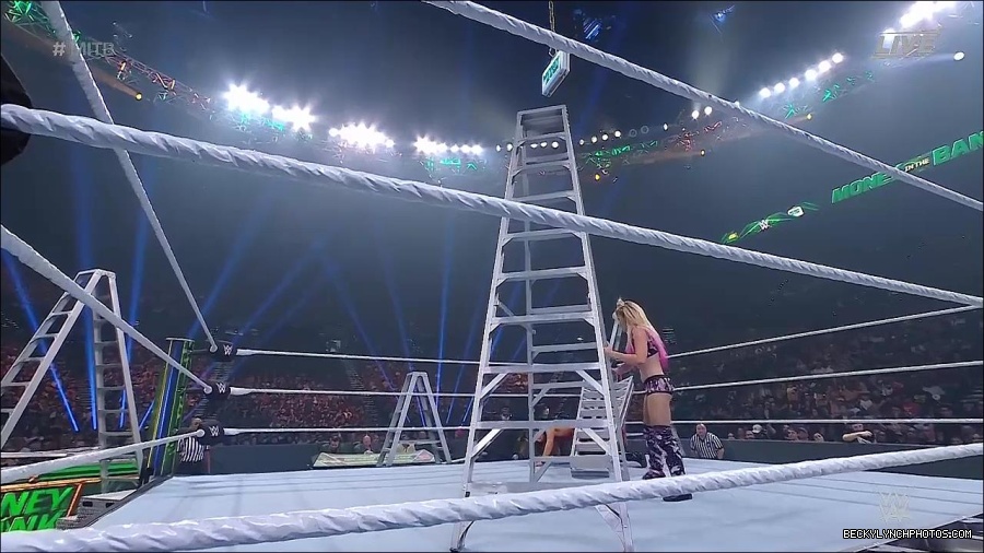 WWE_Money_In_The_Bank_2022_720p_WEB_h264-HEEL_mp4_000982787.jpg