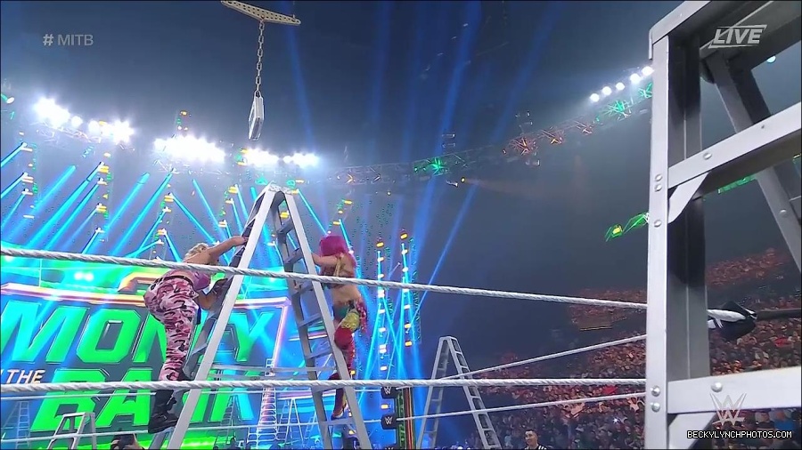 WWE_Money_In_The_Bank_2022_720p_WEB_h264-HEEL_mp4_001081187.jpg
