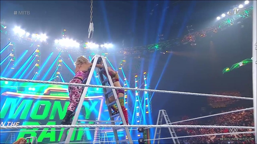 WWE_Money_In_The_Bank_2022_720p_WEB_h264-HEEL_mp4_001082787.jpg