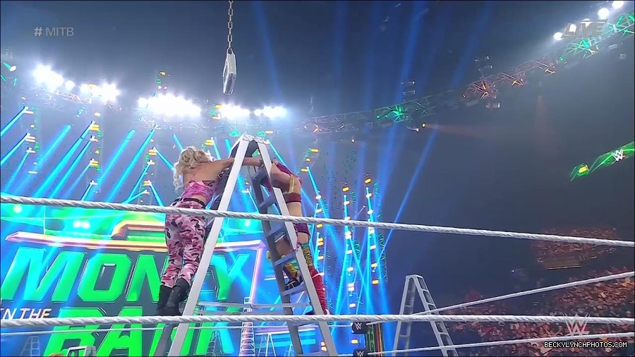 WWE_Money_In_The_Bank_2022_720p_WEB_h264-HEEL_mp4_001083187.jpg