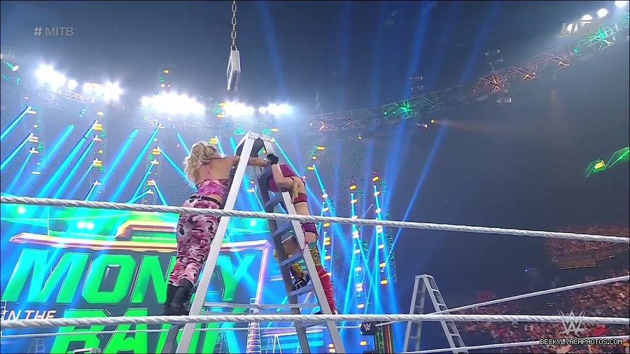 WWE_Money_In_The_Bank_2022_720p_WEB_h264-HEEL_mp4_001083587.jpg