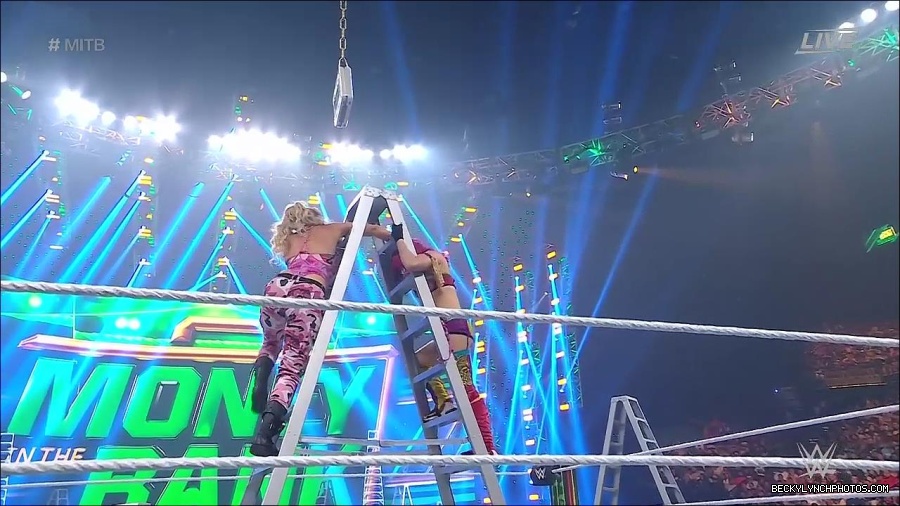 WWE_Money_In_The_Bank_2022_720p_WEB_h264-HEEL_mp4_001083987.jpg