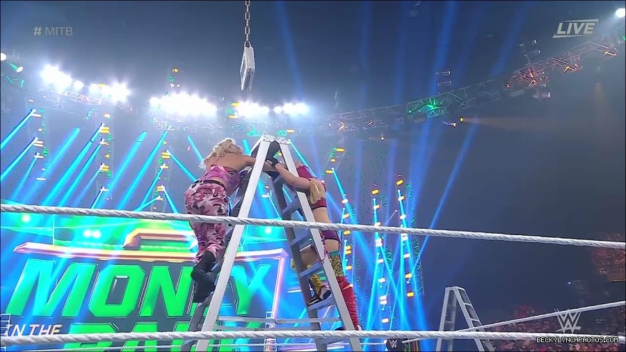 WWE_Money_In_The_Bank_2022_720p_WEB_h264-HEEL_mp4_001084787.jpg