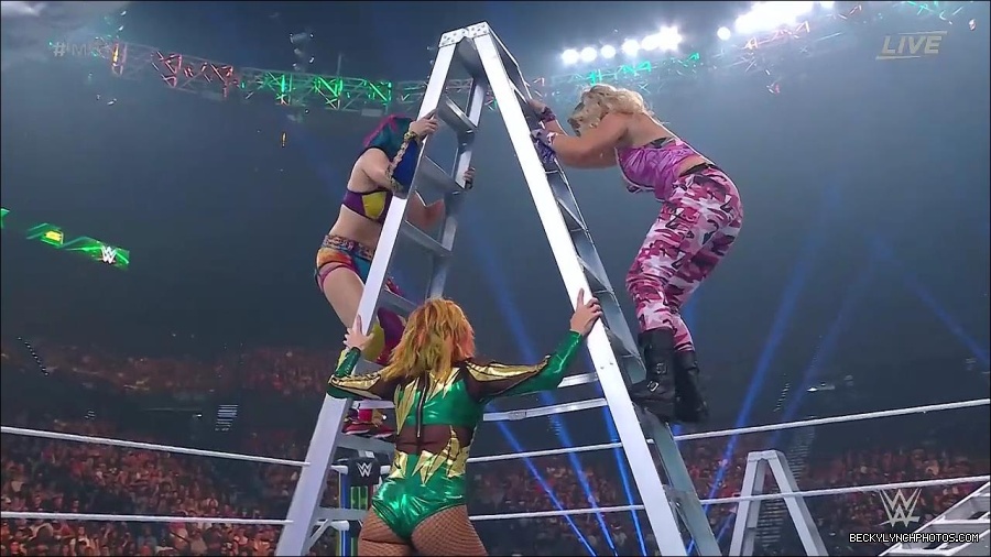 WWE_Money_In_The_Bank_2022_720p_WEB_h264-HEEL_mp4_001088387.jpg