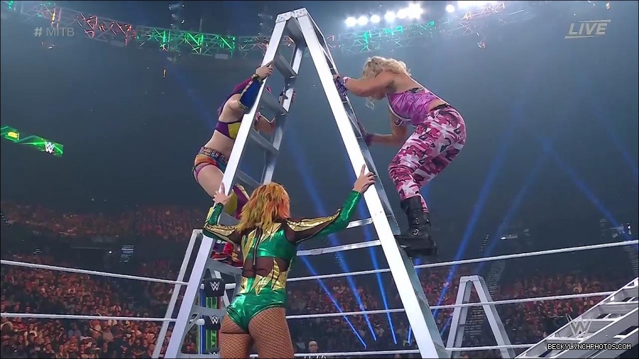 WWE_Money_In_The_Bank_2022_720p_WEB_h264-HEEL_mp4_001089187.jpg