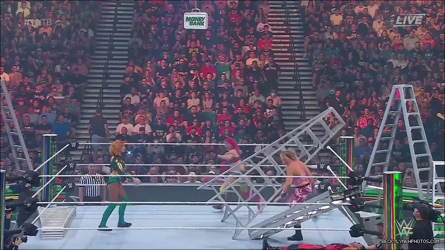 WWE_Money_In_The_Bank_2022_720p_WEB_h264-HEEL_mp4_001092787.jpg
