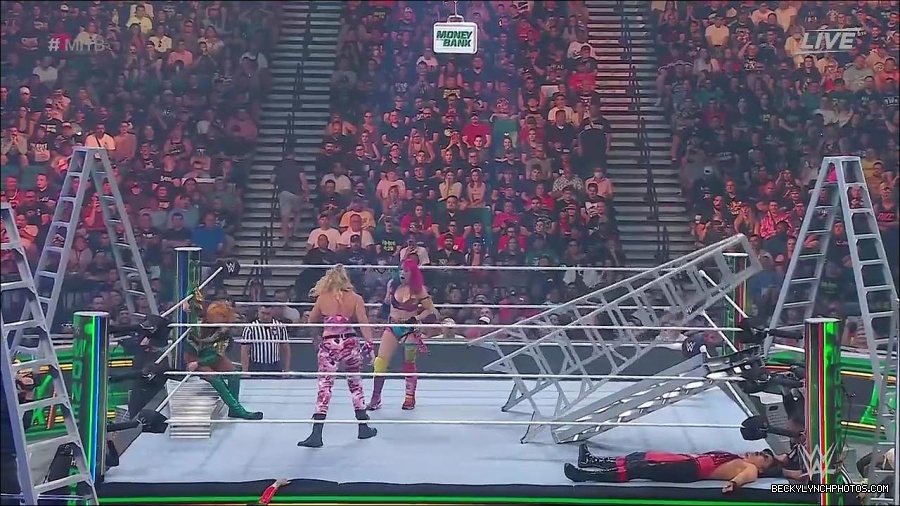 WWE_Money_In_The_Bank_2022_720p_WEB_h264-HEEL_mp4_001096387.jpg