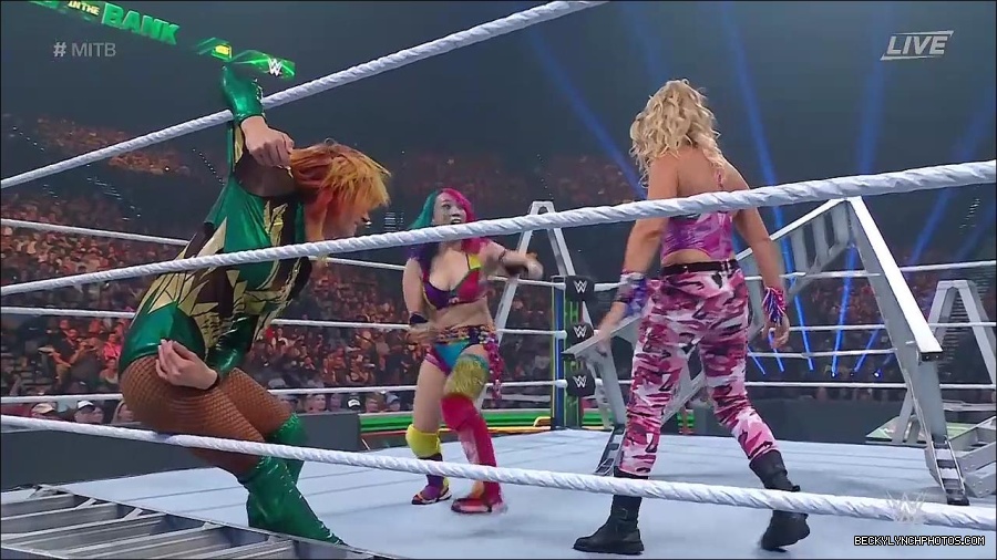 WWE_Money_In_The_Bank_2022_720p_WEB_h264-HEEL_mp4_001097187.jpg