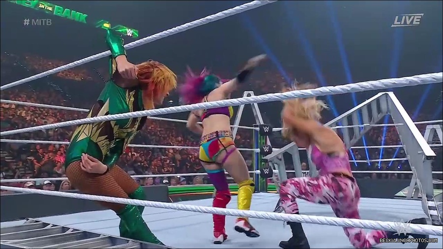 WWE_Money_In_The_Bank_2022_720p_WEB_h264-HEEL_mp4_001097587.jpg