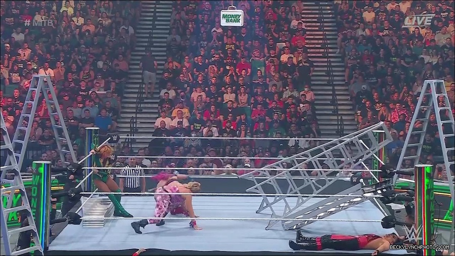 WWE_Money_In_The_Bank_2022_720p_WEB_h264-HEEL_mp4_001099587.jpg
