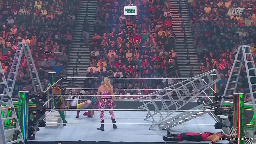 WWE_Money_In_The_Bank_2022_720p_WEB_h264-HEEL_mp4_001101854.jpg