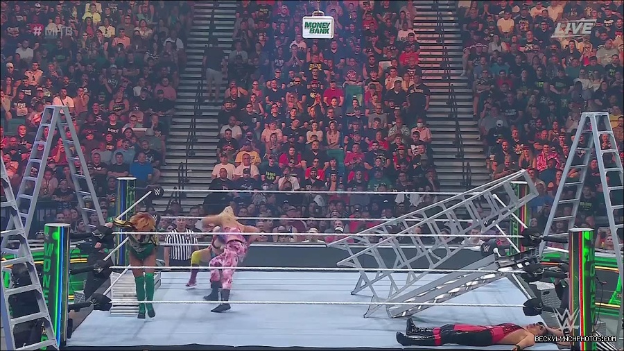 WWE_Money_In_The_Bank_2022_720p_WEB_h264-HEEL_mp4_001102654.jpg