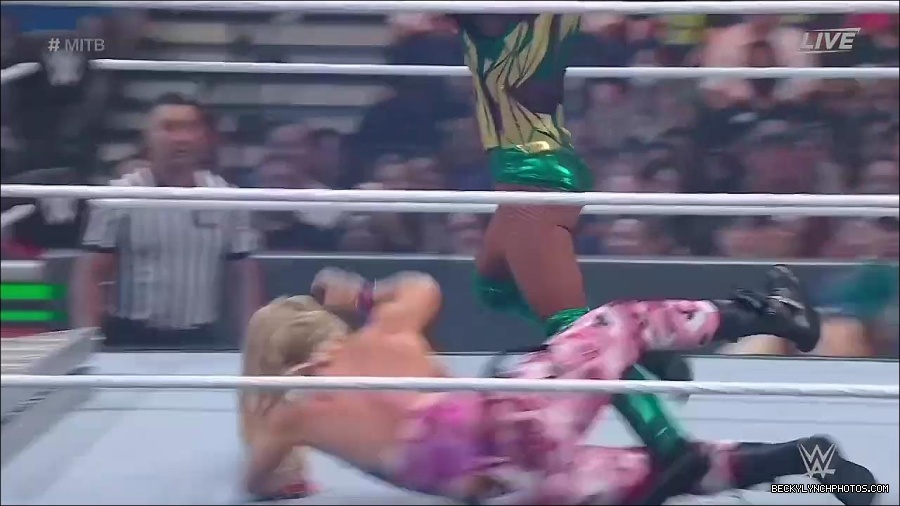 WWE_Money_In_The_Bank_2022_720p_WEB_h264-HEEL_mp4_001108254.jpg