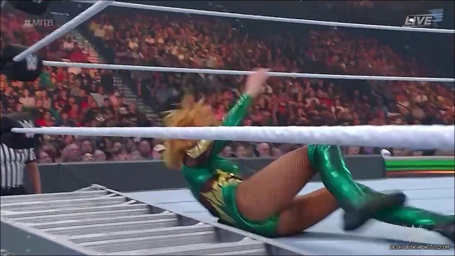 WWE_Money_In_The_Bank_2022_720p_WEB_h264-HEEL_mp4_001109454.jpg
