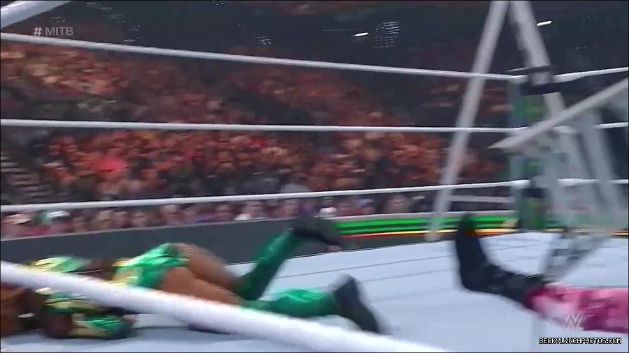 WWE_Money_In_The_Bank_2022_720p_WEB_h264-HEEL_mp4_001109854.jpg