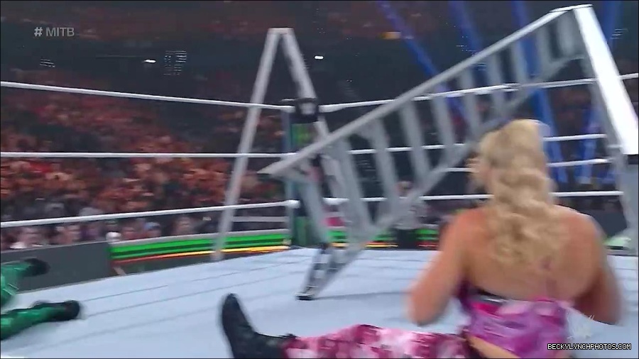 WWE_Money_In_The_Bank_2022_720p_WEB_h264-HEEL_mp4_001110254.jpg