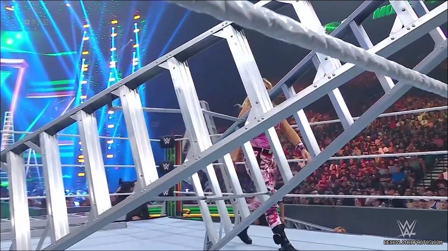 WWE_Money_In_The_Bank_2022_720p_WEB_h264-HEEL_mp4_001118254.jpg