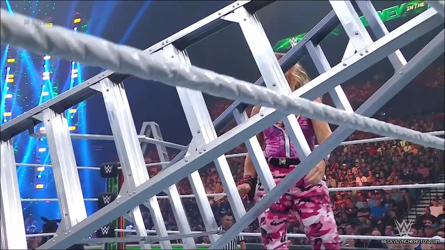 WWE_Money_In_The_Bank_2022_720p_WEB_h264-HEEL_mp4_001119454.jpg