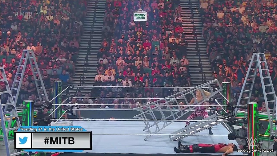 WWE_Money_In_The_Bank_2022_720p_WEB_h264-HEEL_mp4_001120254.jpg