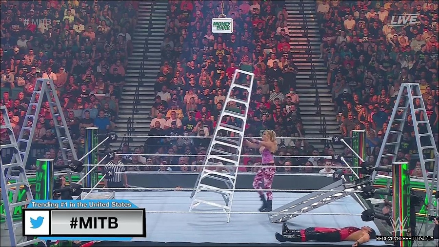 WWE_Money_In_The_Bank_2022_720p_WEB_h264-HEEL_mp4_001121854.jpg