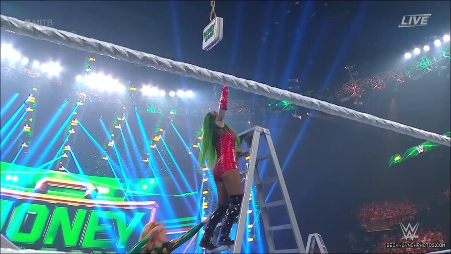 WWE_Money_In_The_Bank_2022_720p_WEB_h264-HEEL_mp4_001305454.jpg