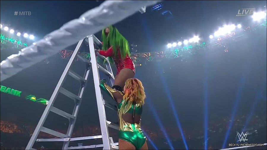 WWE_Money_In_The_Bank_2022_720p_WEB_h264-HEEL_mp4_001306654.jpg