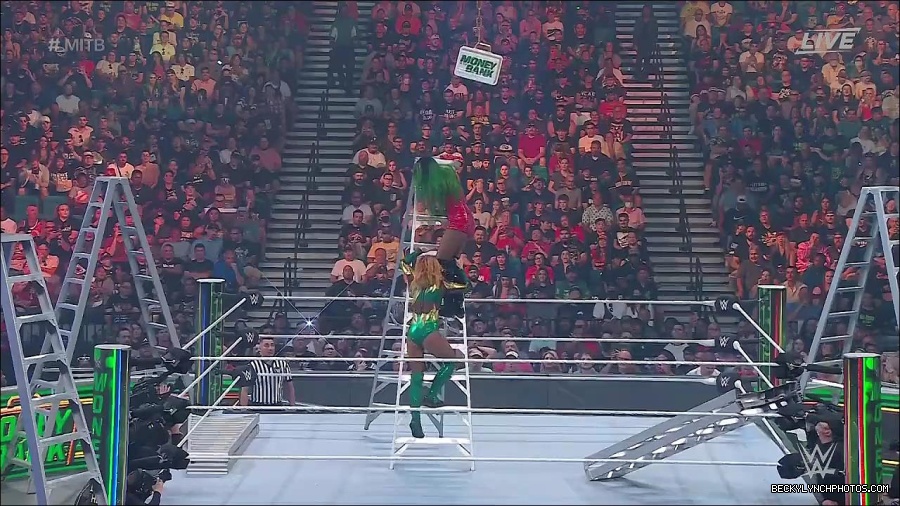 WWE_Money_In_The_Bank_2022_720p_WEB_h264-HEEL_mp4_001307054.jpg